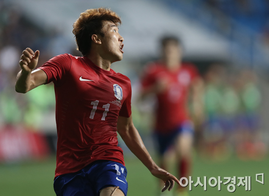 [포토] 고요한 '공을 쫓아'