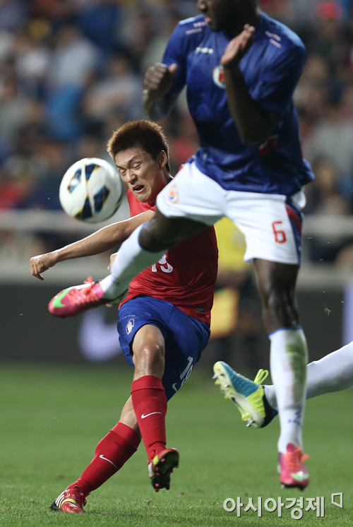 [포토] 이명주 '슈팅이 막혔네'