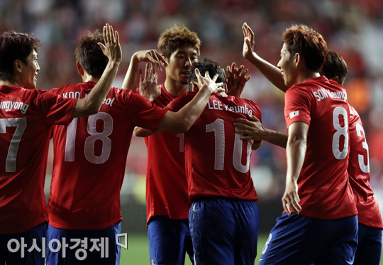 [포토] 이근호 추가골 '오랜만에 시원한 경기를~'