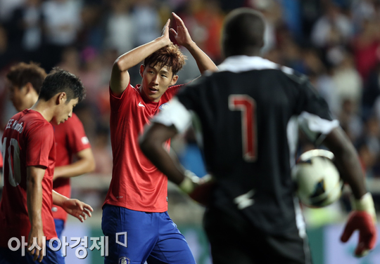 [포토] 멀티골 손흥민 '골맛 끝내줍니다'