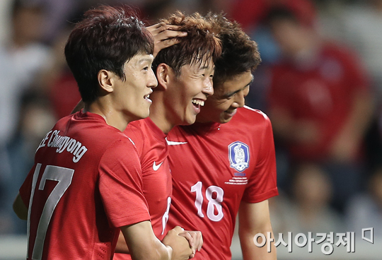 [포토] 멀티골 손흥민 '오늘 기분 최고다'