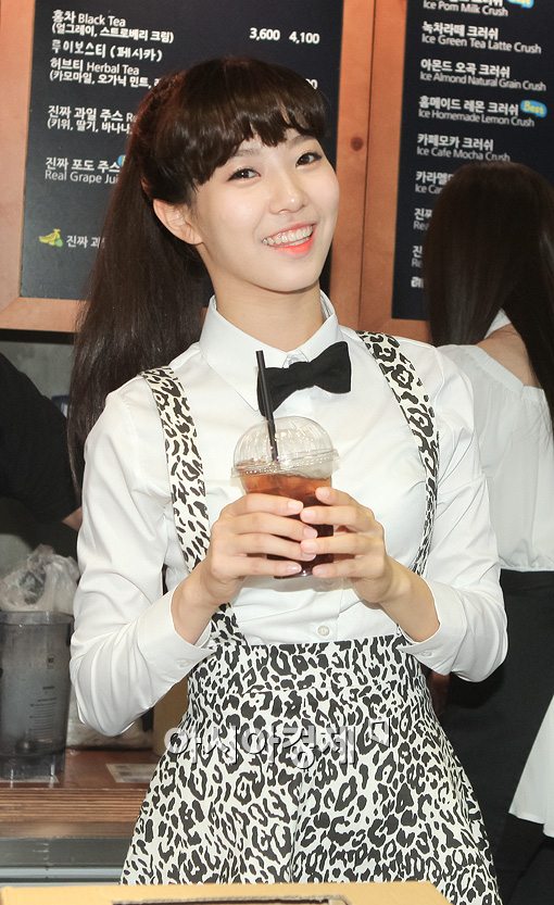 [포토]베스티 다혜, '제가 만든 커피 어때요?'