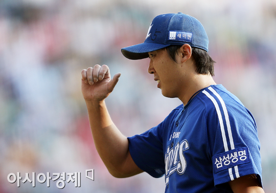 [포토] 배영수 '병살로 위기 탈출~'