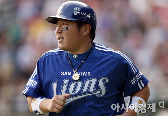 [포토] 홈인하는 최형우 '점수 벌리자'