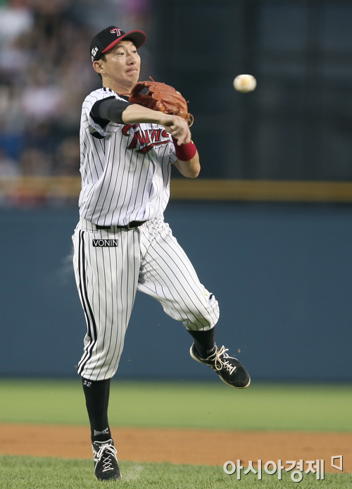 [포토] 손주인 '재빨리 던져봤지만'