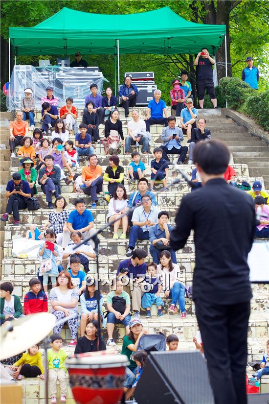 광주디자인 비엔날레 “쉽고 재밌다” 호평~관람객 북적 