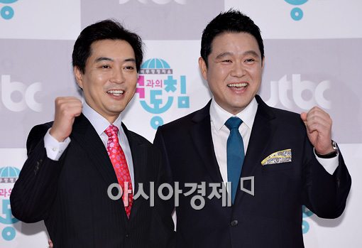 [포토]포즈 취하는 유정현-김구라