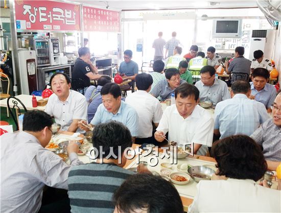‘국밥데이’ 매월 전통시장 찾는 광주시 공무원들