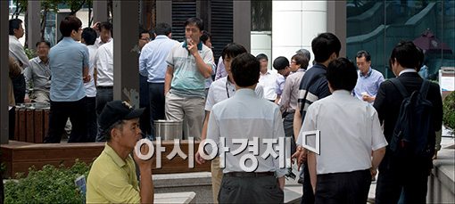 [포토]강덕수 회장 사임, 어수선한 STX그룹