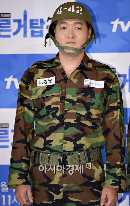 [포토]이준혁, 최고령 훈련병이에요!