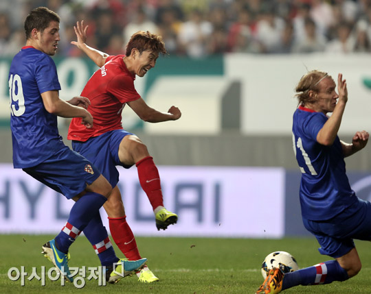 [포토] 손흥민 '슈팅이 막혀버렸어'