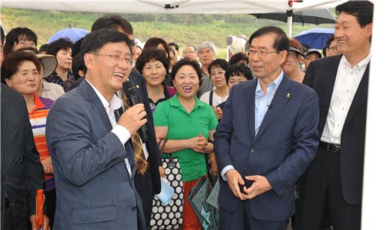 박원순 시장, 노원구 찾아 선물 보따리 풀어 눈길 