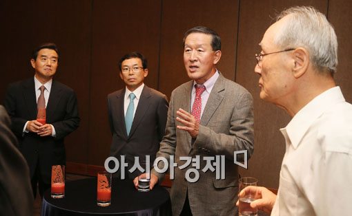 [포토]전경련 회장단, 통상임금·화평법 강행 우려