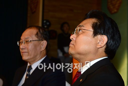 [포토]생각에 잠긴 여야, 3자 회담은 어디로