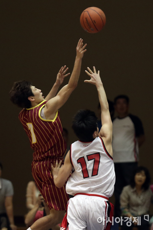 [포토] 두경민 '들어가라'