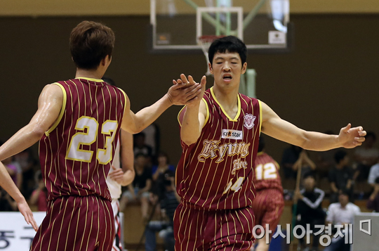 [포토] 우띠롱 '김민구, 패스 좋았어'