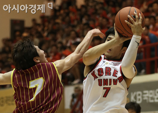 두경민(왼쪽)과 박재현(오른쪽)[사진=정재훈 기자]