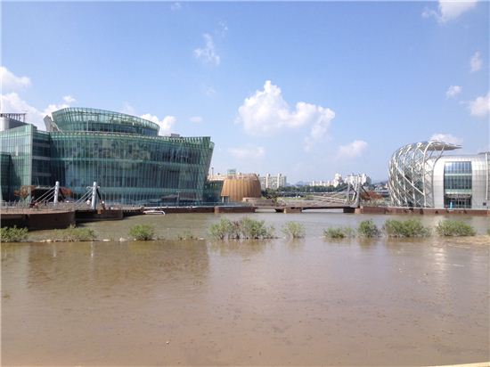 [르포]기다리다 지친 시민들..."세빛둥둥섬, 기대감 없다"