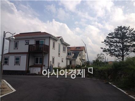 [단독주택의 재발견] 전원생활·편의시설·학교… 제주의 '3有' 삼화지구