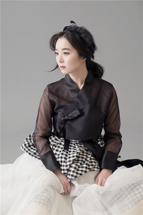 '여창가객' 이기쁨, '시시꼴꼴, 겨우서기'로 관객과 호흡