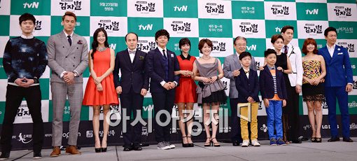 [포토]포즈 취하는 '감자별 2013QR3' 주역들