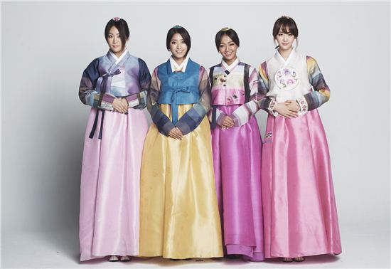 씨스타, 추석인사 화제‥한복 차려 입고 품격있는 자태