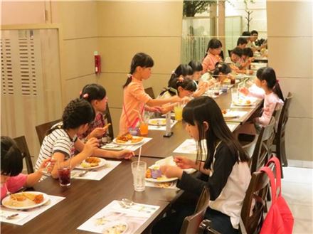 MPK그룹, 성로원 어린이 초청 제시카키친서 식사