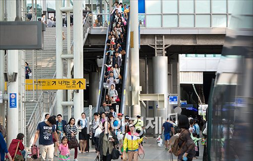 [포토]붐비는 서울역 '마음은 이미 고향'