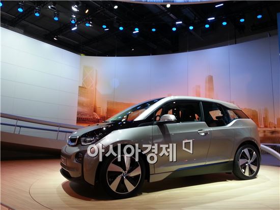 프랑크푸르트모터쇼 첫 선보인 전기차 i3 직접 타보니