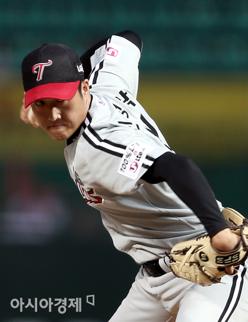 [포토] 신정락 '매직넘버를 줄여라'