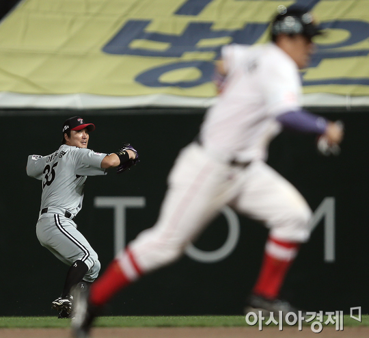[포토] 이진영 '귀루 주자를 잡아라'
