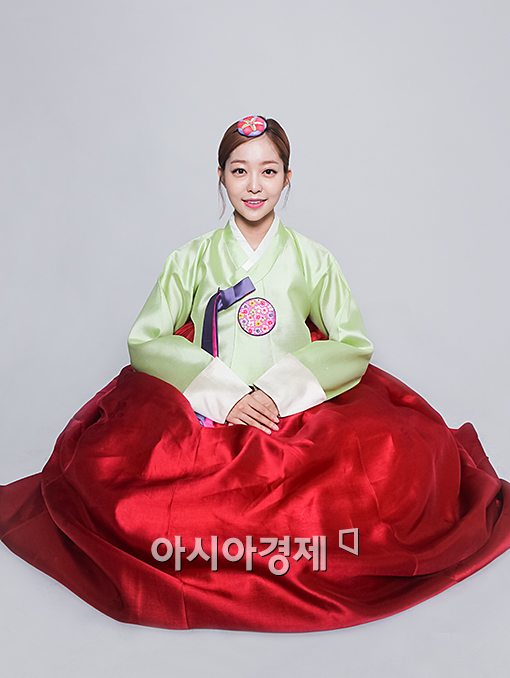 [포토]김가은, 아름다운 한복 입고 '풍성한 한가위 되세요'