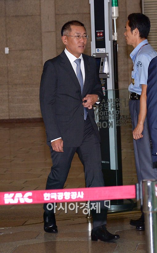 [포토]터키 출국하는 정의선 현대차 부회장