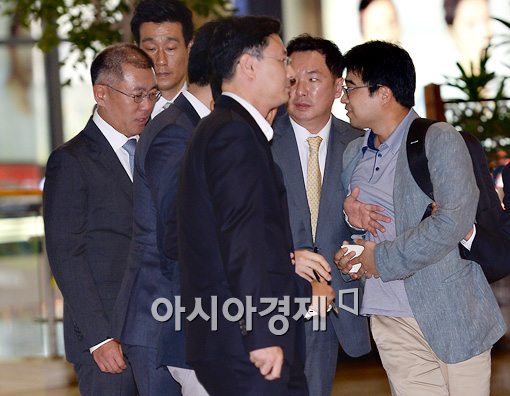 [포토]출국하는 정의선 현대차 부회장