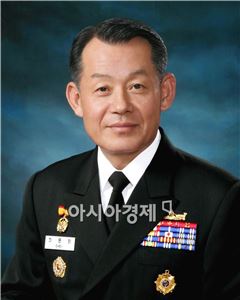 軍수뇌부 인사…합참의장에 창군 첫 해군출신 최윤희(종합)