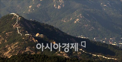 [포토]'서울 성벽이 눈 앞에~'