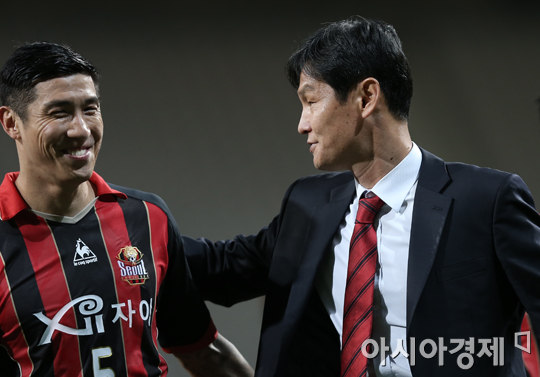 [포토] 최용수 감독 '두리야 2차전에도 웃자'