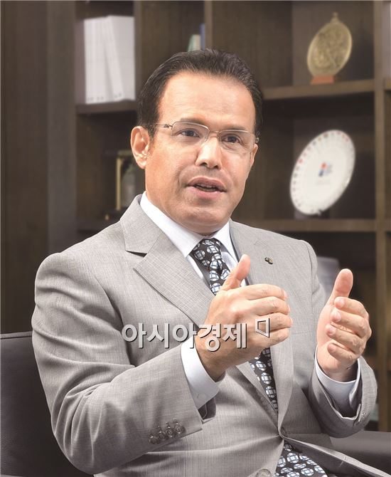 나세르 알 마하셔 CEO