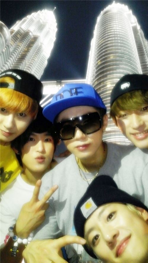 빅스타, 말레이시아서 인증샷… '환한 미소' 눈길