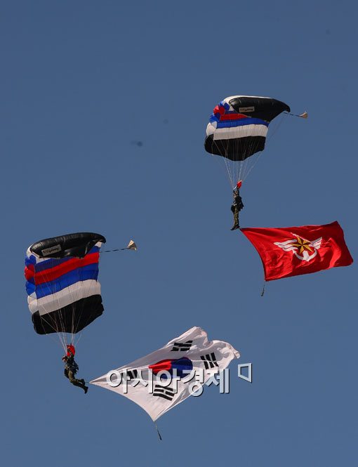 [포토]하늘 속 태극기