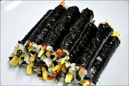 꼬마 김밥 만들기 "재료 얇게 썰어…김밥 한입에 쏘옥"