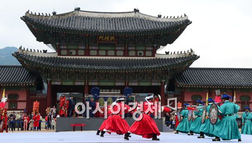 [포토]경복궁 앞 펼쳐지는 ‘첩종’