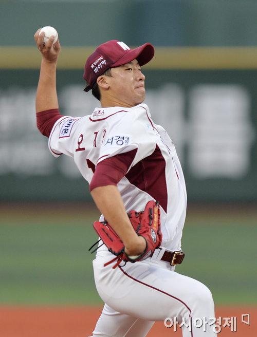 [포토] 역투하는 넥센 오재영 '마지막 홈경기를 승리로!'