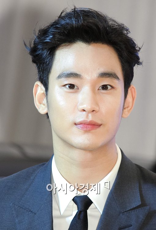 [포토]김수현, 여배우 위협하는 '매끈한 꿀피부'