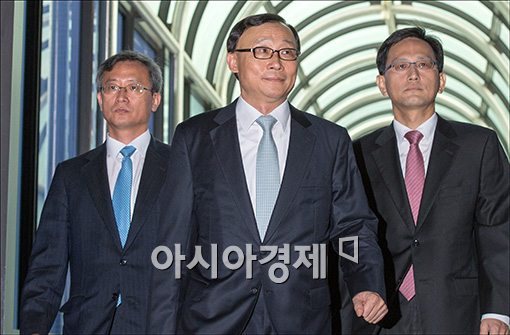 [포토]퇴임식장 들어가는 채동욱 총장