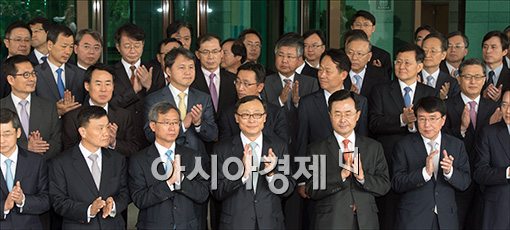 [포토]박수 받는 채동욱 검찰총장