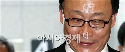 [포토]씁쓸한 표정의 채동욱 총장