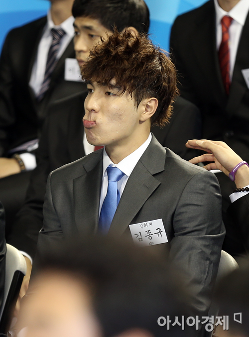 [포토] 김종규 '나는 어느 팀으로 가게 될까'