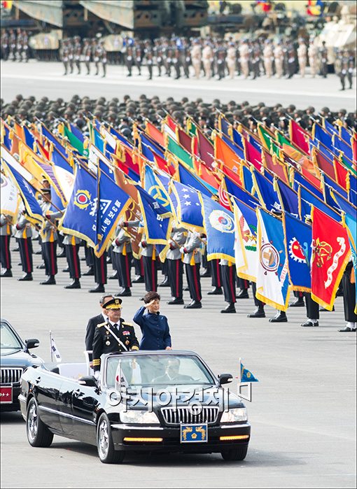 [포토]병력 사열하는 박근혜 대통령