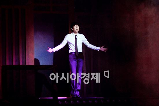 '러브 인 뉴욕' 휘, 뮤지컬 팬 '감성' 녹였다